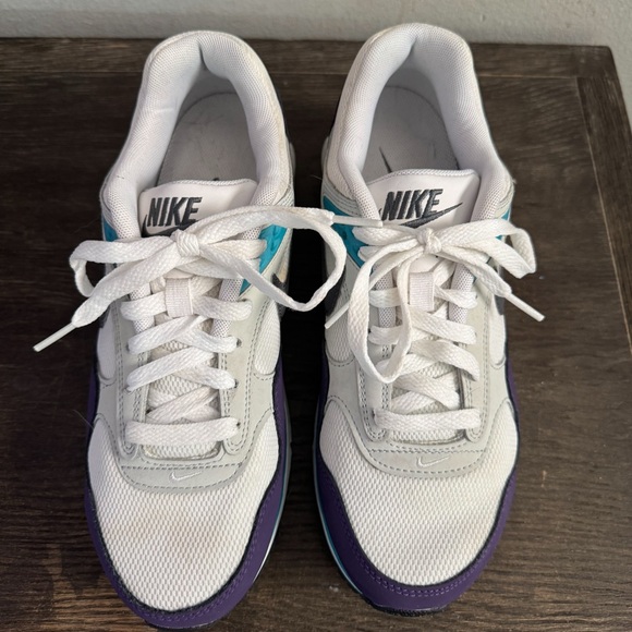 Nike Air Max Correlate Women’s Sneakers Size 9 White Purple Teal Black - Picture 2 of 6